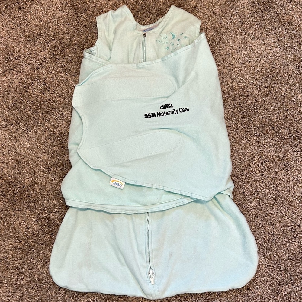 Like new Halo sleep sack size newborn